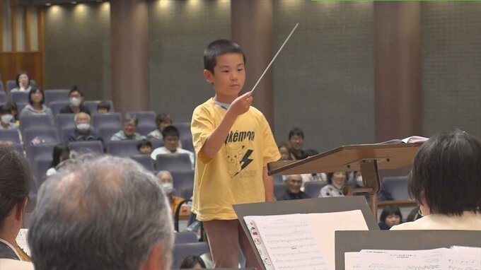 こどもが思い思いに振る指揮棒に合わせ演奏　人気のディズニーソングなど親子で楽しむ　こどもの日演奏会|TBS NEWS DIG