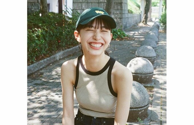 【井桁弘恵】　「福岡は全部私服です」　写真集のオフショット公開　「福岡では通学路から　地元の海、自分の好きなところで　撮っていただきました。」|TBS NEWS DIG