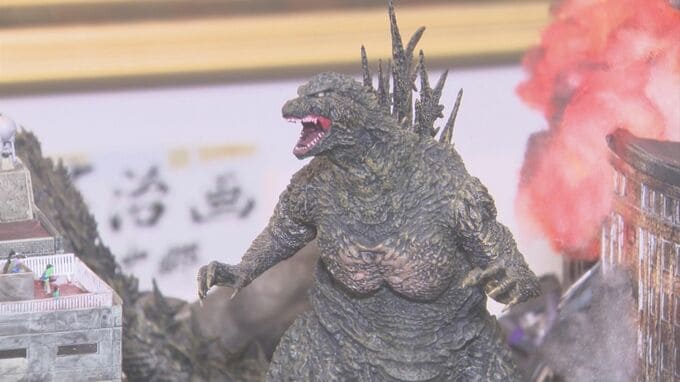 宇倍神社に展示されたのは「ゴジラ－1．0」のジオラマ　理由は…本殿の裏手の山に「こちらが伊福部昭さんのお墓です」　代々宮司さんをしていた家柄　|　BSSニュース | BSS山陰放送