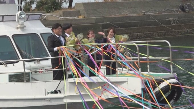 「忘れもしません、初日にワカメをもらったこと」離島を去る先生を教え子・島民総出でお見送り　船が出港すると…？　熊本・湯島　|　熊本のニュース｜RKK NEWS｜RKK熊本放送