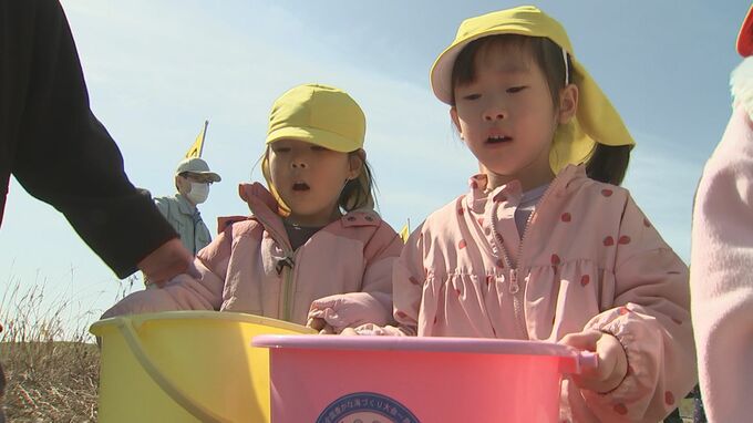 「大きくなあれ」園児がサケの稚魚放流体験　サケの遡上数は年々減少傾向　|　BSSニュース | BSS山陰放送