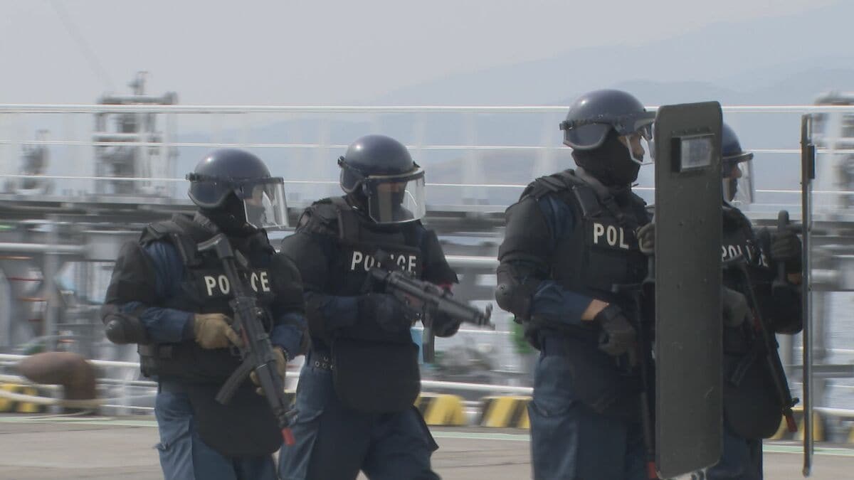 外国船は年間1400隻 警察・海保など合同 水際テロ対策訓練 山口