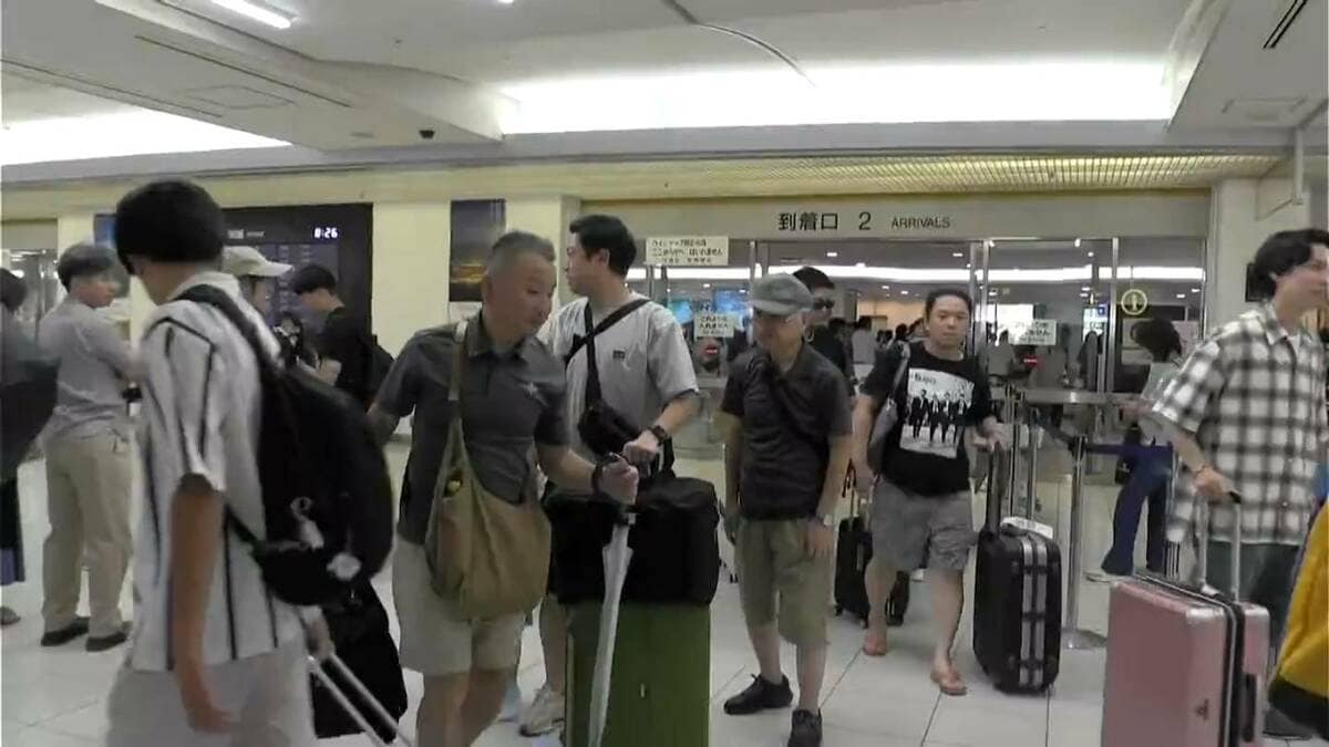 お盆休みで鹿児島空港は混雑「宮崎回りも考えたが…」臨時便で福岡から帰省した人も