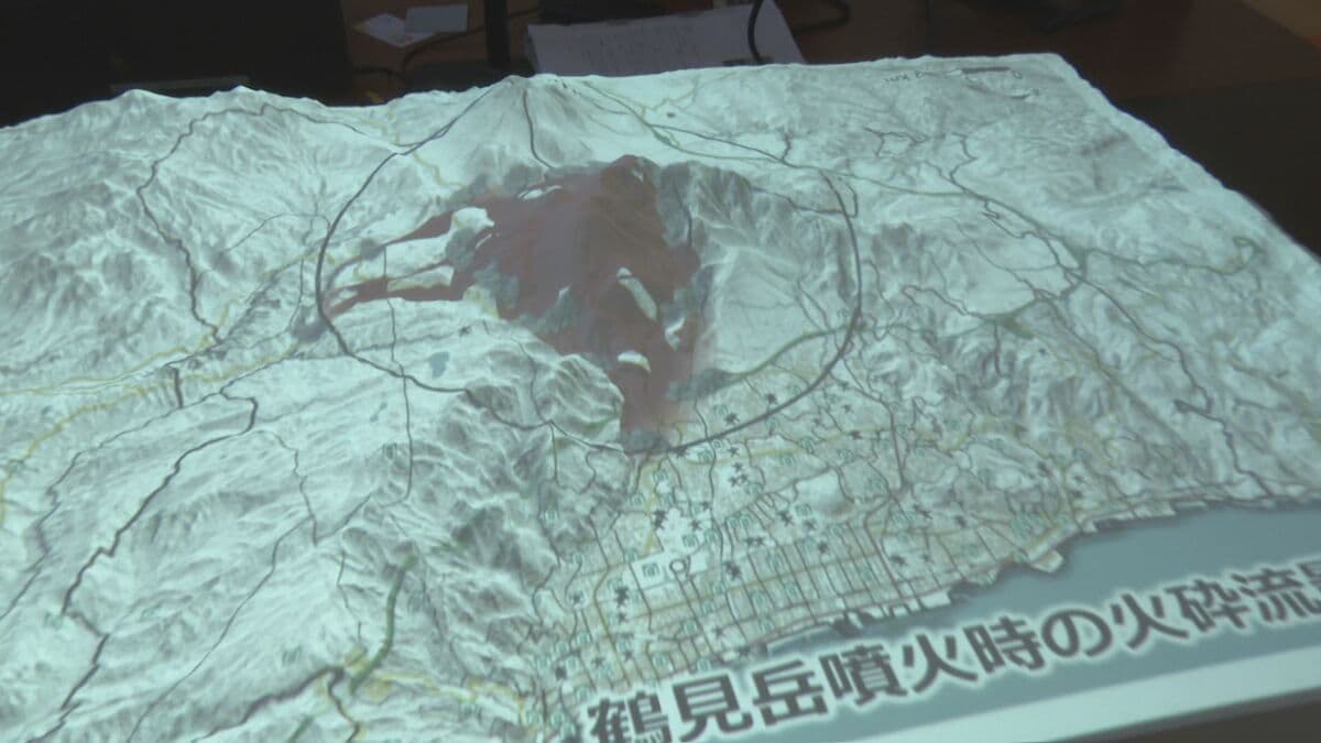 火砕流からどう逃げる…小学生が模型で学ぶ“火山活動の脅威”と“正しい避難方法”「家が飲み込まれそうで怖い」