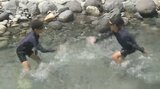 猛暑の中 冷たい水が流れ込む「河川プール」子どもたちが水しぶきを上げて歓声 大分 | 大分のニュース|OBS NEWS|大分放送
