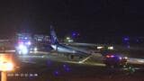 「炎は見えません落ち着いて降りてください」ANA機が那覇空港に緊急着陸　乗客は脱出シューターで避難|TBS NEWS DIG