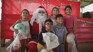 サンタが船で届ける贈り物　支援が届きにくいアマゾンの地域に笑顔| TBS CROSS DIG with Bloomberg