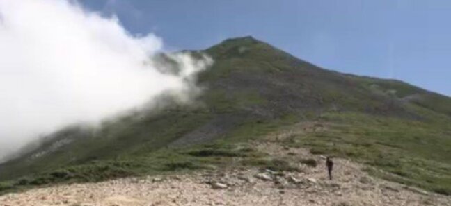 下山中に転倒して腕を骨折　自力で山小屋に移動も一夜明けて痛みが強く救助を要請　神奈川県の71歳の男性をヘリコプターで救助　長野・北アルプス・常念岳|TBS NEWS DIG