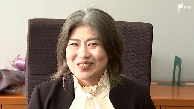 「パフォーマンスの良い仕事をしていきたい」伊東市の田久保真紀新市長 笑顔で初登庁し抱負語る=静岡|TBS NEWS DIG