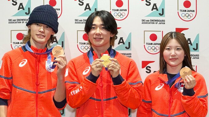 悲願の金に戸塚優斗「報われるよって伝えてあげたい」、小野光希「ピーク合わせられた」山田琉聖「4年後に向けて」スノボHPメダリストが帰国【オリンピック】|TBS NEWS DIG