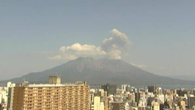 桜島で噴火相次ぐ　午前5回、午後にも…噴煙が最高1800mまで上昇　灰は鹿屋市輝北方向へ　鹿児島|TBS NEWS DIG