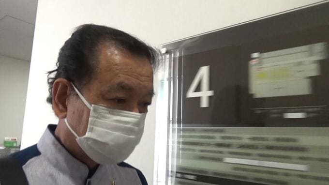 セクハラ9件認定の南城市長　進退問う記者に無言 「市民として恥ずかしい」　 議会は市長の職務停止を協議|TBS NEWS DIG