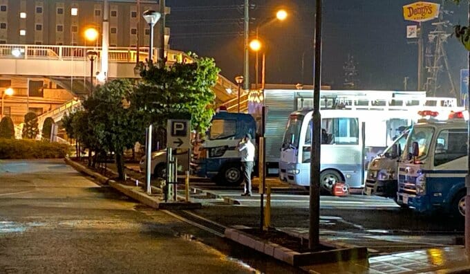 「歩道橋に不審物」機動隊が夜中に回収　中身は「音響機材」で危険物はなし　周辺の立ち入り規制は解除|TBS NEWS DIG