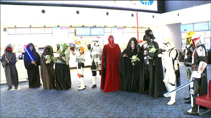 コレクションは1000以上⁉　約7年ぶり「スター・ウォーズ」シリーズ新作映画が公開　「最速上映会」を実現させた熱烈ファンとは　宮城|TBS NEWS DIG