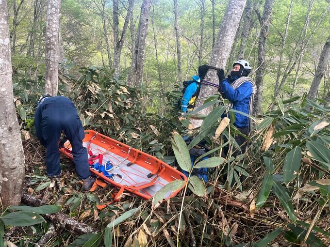 奥志賀高原の行方不明者２人の捜索開始　男性2人が山菜採りで山に入りはぐれる　携帯電話はないとみられ連絡つかない状態|TBS NEWS DIG