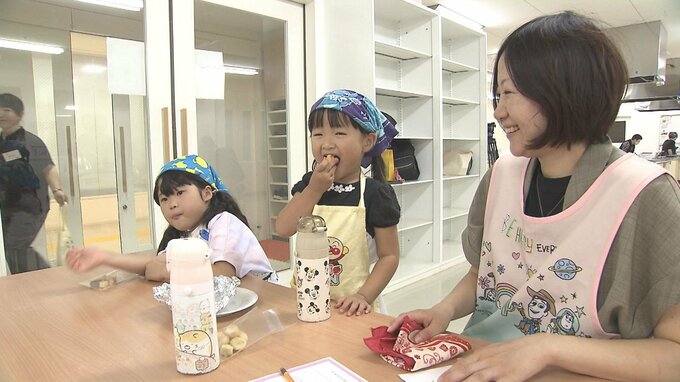 「ねりねりするのが楽しい」親子でおやつ作り　こども園・保育園の食育フェア　大分　|　大分のニュース｜OBS NEWS｜大分放送
