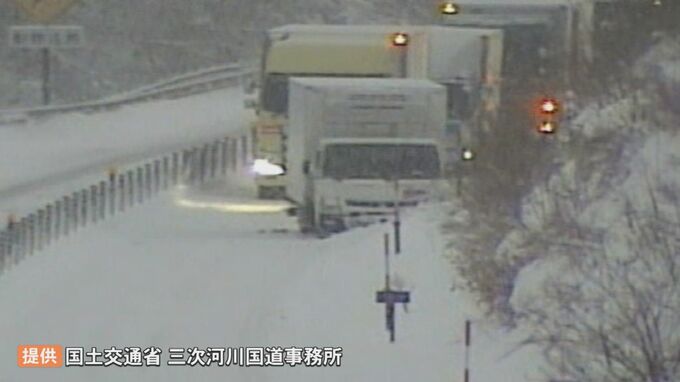 松江自動車道でトラック事故　【通行止め】口和ＩＣ～三刀屋木次ＩＣ間　事故現場先頭に約1.5キロ、車が連なる　|　BSSニュース | BSS山陰放送