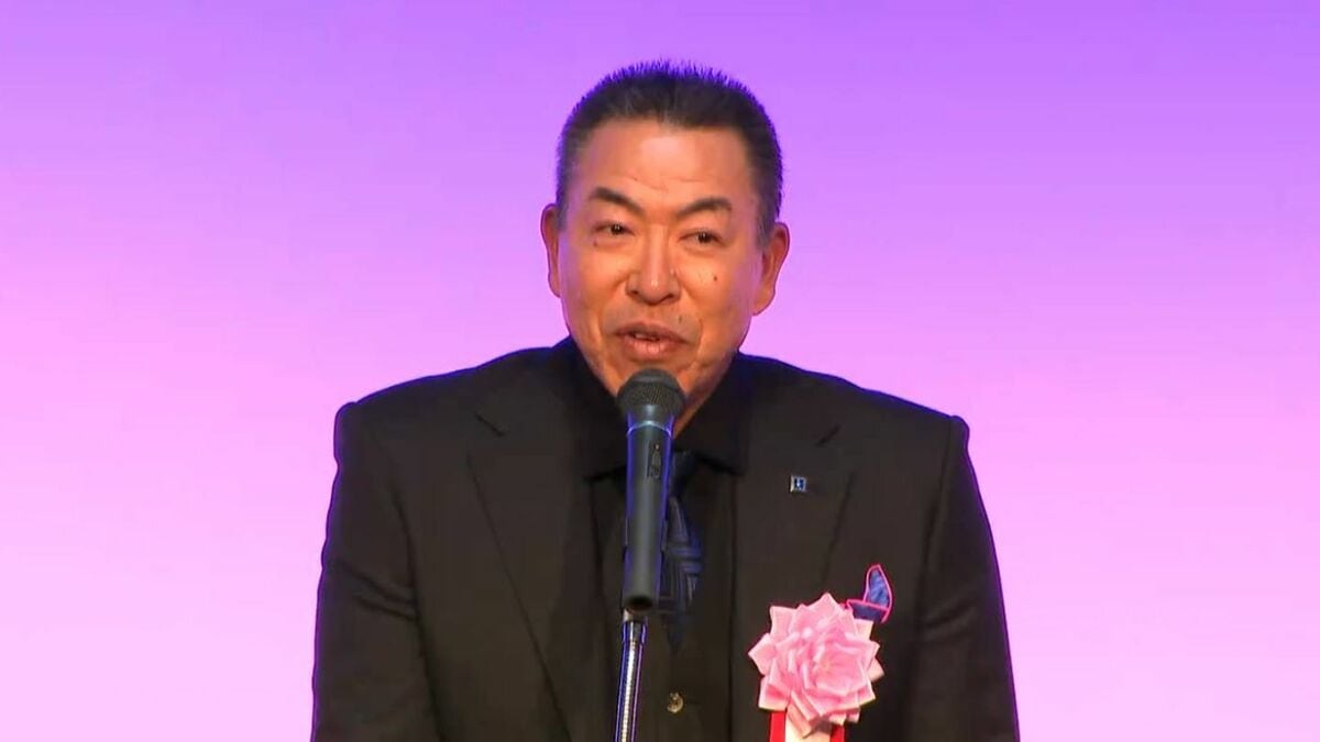 井上一樹新品スパイク 中日ドラゴンズ・井上監督 激励会に約400人「思いをエールと捉え励みに