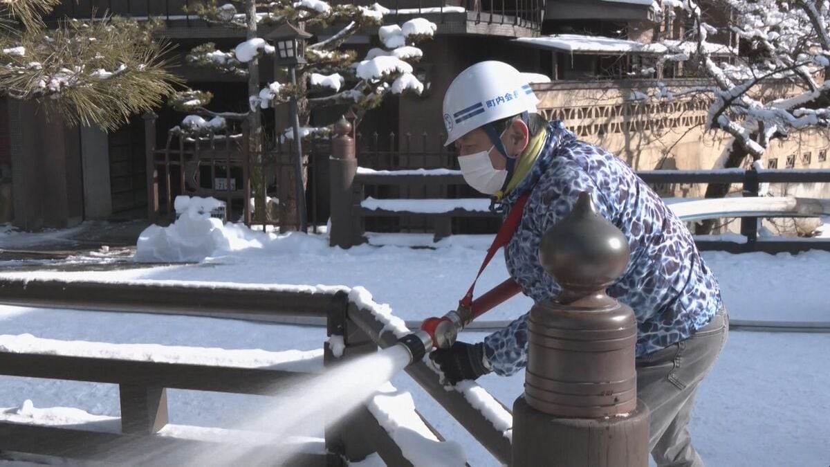 文化財防火デーに国の重要文化財｢日下部民藝館｣で消防訓練 約30人が避難誘導や建物から貴重品を持ち出すなど手順確認 岐阜･高山市