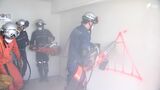 ホテルの壁に実際に穴をあけ…解体予定の建物使い 消防消防隊員が迫力の救出訓練=静岡・熱海市 | 静岡のニュース | SBSNEWS | 静岡放送