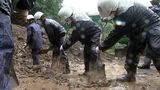 能登半島地震を教訓に 隣接する2つの警察署が合同救助訓練 ぬかるんだ土砂から要救助者を助け出す=静岡 | 静岡のニュース | SBSNEWS | 静岡放送