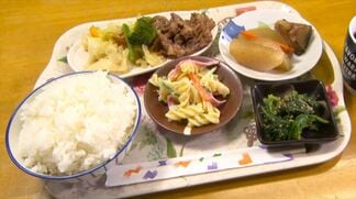 「お母さんの作る優しい味が魅力」　手作りおかずに土鍋で炊いたご飯　税込み600円のコスパ最強ランチ　山梨・由原木食堂　|　山梨のニュース | ＵＴＹテレビ山梨