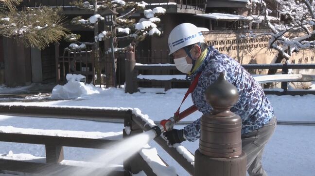 文化財防火デーに国の重要文化財「日下部民藝館」で消防訓練 約30人が避難誘導や建物から貴重品を持ち出すなど手順確認 岐阜・高山市|TBS NEWS DIG