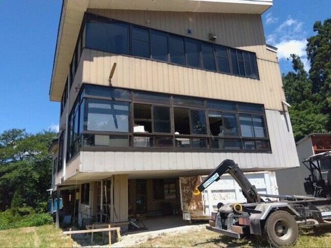 2022年豪雨で被災　飯豊町小白川の倒壊危険ビルを代執行で解体…きょう作業始まる（山形）|TBS NEWS DIG