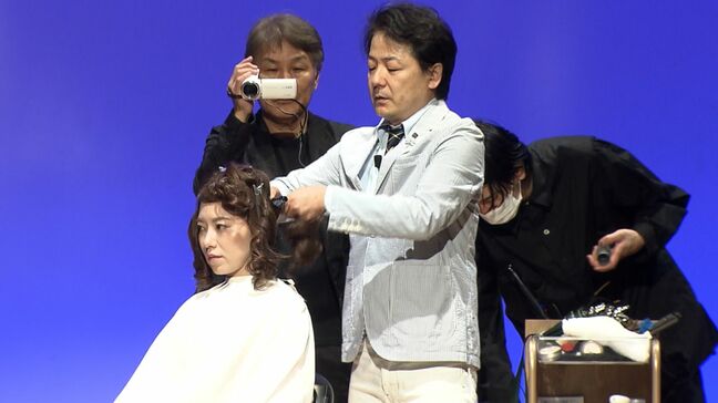 美容師が今年の最先端へアスタイルのカットやセット技術などを学ぶ講習会【岡山】|TBS NEWS DIG