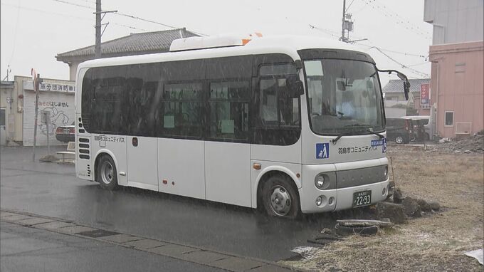 コミュニティバスが道路の陥没した“穴”にはまる　水道管の破裂が原因か　けが人なし　岐阜・羽島市　|　名古屋・愛知・岐阜・三重のニュース【CBC news】 | CBC web