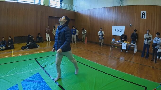 カキの種を飛ばしてハワイへ…帰ってきた「全国柿の種吹きとばし大会」優勝の秘訣は？「たまたま種なしの柿だったので…」　|　BSSニュース | BSS山陰放送