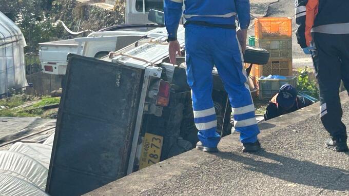 【死亡】長崎県雲仙市で軽トラが畑に横転　中にいた男性死亡確認|TBS NEWS DIG