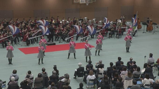 年末前に交通事故防止と特殊詐欺被害注意呼びかけ 警視庁音楽隊が東海大付属高輪台中高吹奏楽部と共演 東京・港区|TBS NEWS DIG