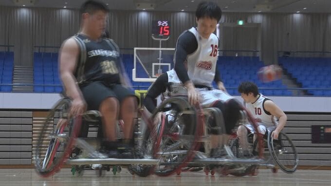 チェアを激しくぶつけ合い主導権争い　車いすバスケットボール大会に東北・関東から8チーム出場　岩手・奥州市|TBS NEWS DIG