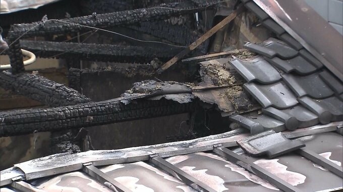 自分の家に火をつけたか…37歳無職の男を逮捕　同居の母親は逃げて無事　男は容疑認める　京都・東山区|TBS NEWS DIG