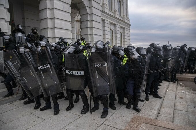 米議事堂襲撃で対応の警官らが提訴、トランプ政権の基金差し止め求め