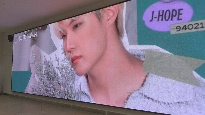 “Happy J-HOPE DAY” BTSメンバー『J-HOPE』のセンイルビジョンが放映中！　|　沖縄のニュース｜RBC 琉球放送