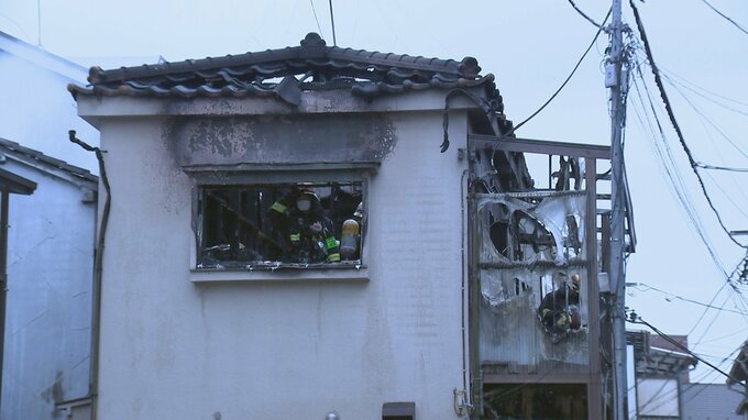 【速報】東京・足立区千住の2階建て住宅など2棟で火災　2人がのどの痛み訴え|TBS NEWS DIG