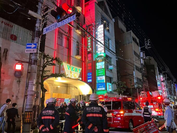 松山市の繁華街でボヤ騒ぎ 雑居ビルから従業員や客が避難  隣のビルとの隙間のゴミが燃える　|　愛媛のニュース - Nスタえひめ｜あいテレビは6チャンネル