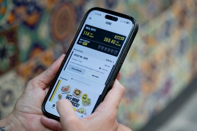 世界スマホ市場13%縮小へ、メモリー不足で「かつてない危機」とIDC