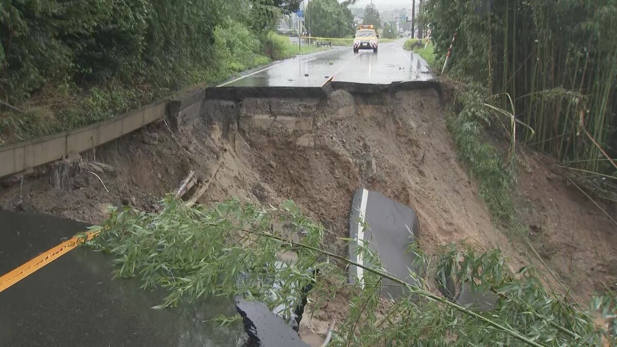 大雨で道路陥没 3台巻き込まれる 30代～70代男性3人重軽傷 石川・七尾