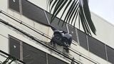 【続報】立体駐車場6階から落ちかけた車 運転手の70代男性と助手席の妻は脱出 落下した外壁によるけが人なし | 沖縄のニュース|RBC 琉球放送