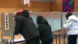 雪の中 多くの有権者訪れ一票を投じる 衆議院選挙 投票日|TBS NEWS DIG
