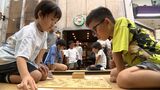 表町商店街に並べられた昔ながらの「縁台」で子ども将棋大会　プロ棋士の指導対局も【岡山】　|　岡山・香川のニュース | 天気 | RSK山陽放送