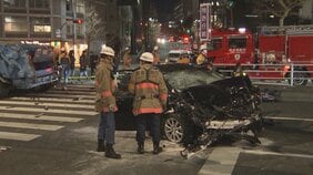 内閣府公用車9人死傷事故　公用車は官邸出発した数十秒後に事故か 法定速度超えて赤信号の交差点に進入|TBS NEWS DIG