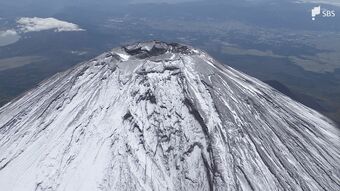 富士山で遭難中の日本人男性の捜索始まる 静岡県警の山岳遭難救助隊など計11人が入山　|　静岡のニュース | SBSNEWS | 静岡放送