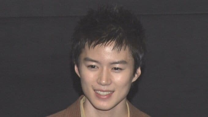 【奥 智哉】”皆さんに見られると思うと小っ恥ずかしい”ファースト写真集に赤面|TBS NEWS DIG