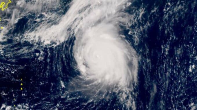 【台風情報】ウロウロ…非常に強い「台風19号（ノグリー）」その場で“グルグル”迷走か　大型で猛烈な強さの「台風18号（ラガサ）」は大陸方面へ一直線？　今後の進路・勢力は？【雨風シミュレーション】|TBS NEWS DIG