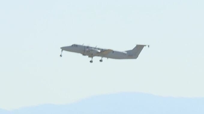 「再びタッチアンドゴーです」アメリカ軍横田基地所属の輸送機「C-12J」米軍輸送機が飛来　鳥取県の航空自衛隊美保基地に　慣熟目的で4回目|TBS NEWS DIG