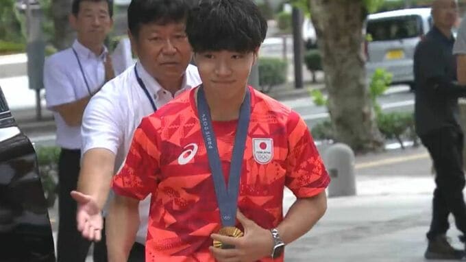 体操「金メダル」岡慎之助選手に「岡山県県民栄誉賞」一目見ようと約500人の県民が集結　パリオリンピック™　|　岡山・香川のニュース | 天気 | RSK山陽放送